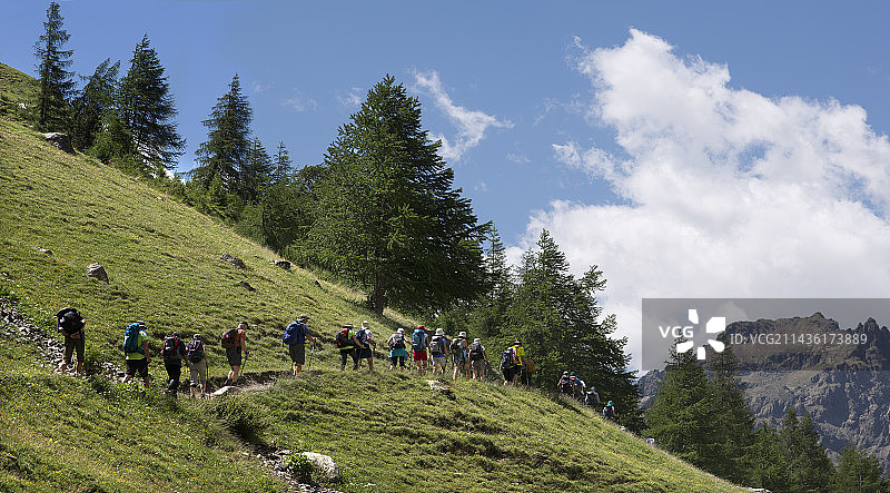 一群登山者，厄克兰山地，塞尔-谢瓦利耶，阿尔卑斯山，法国图片素材