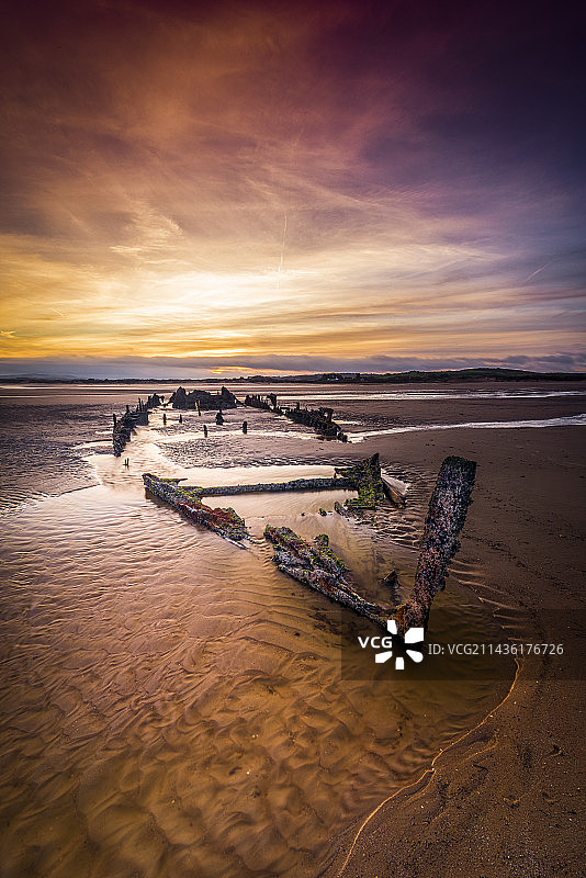拂晓时分的格雷勋爵号残骸，位于法国奥帕尔海岸Tardinghen图片素材