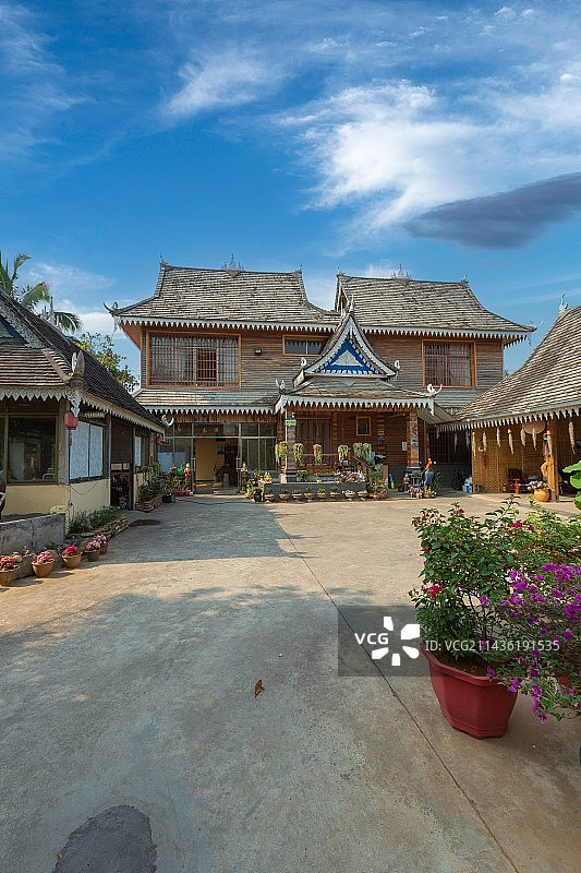 云南西双版纳傣族园传统民居图片素材