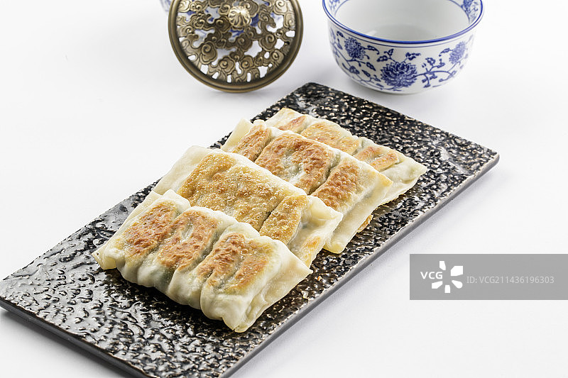 黑石盘装的美味素盒子图片素材