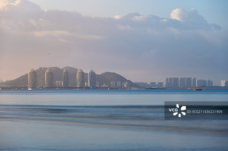 三亚凤凰岛早晨的风光图片素材