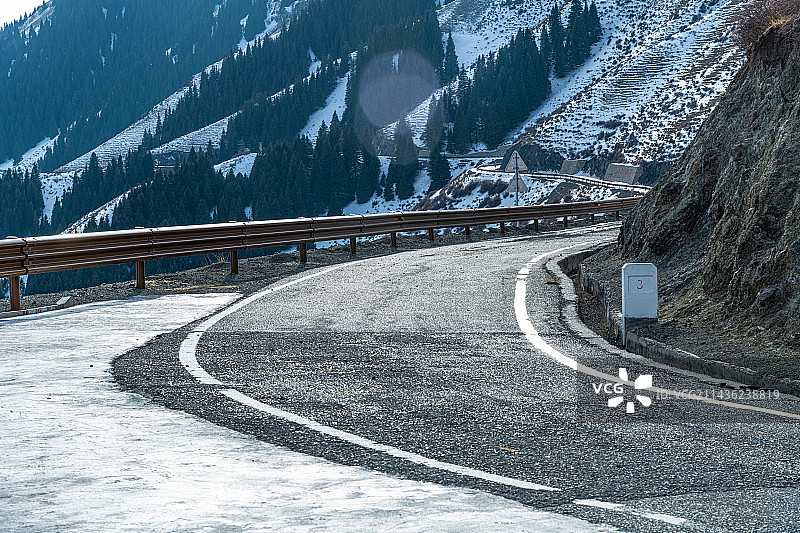 川藏线 川藏公路 被雪覆盖 的公路图片素材