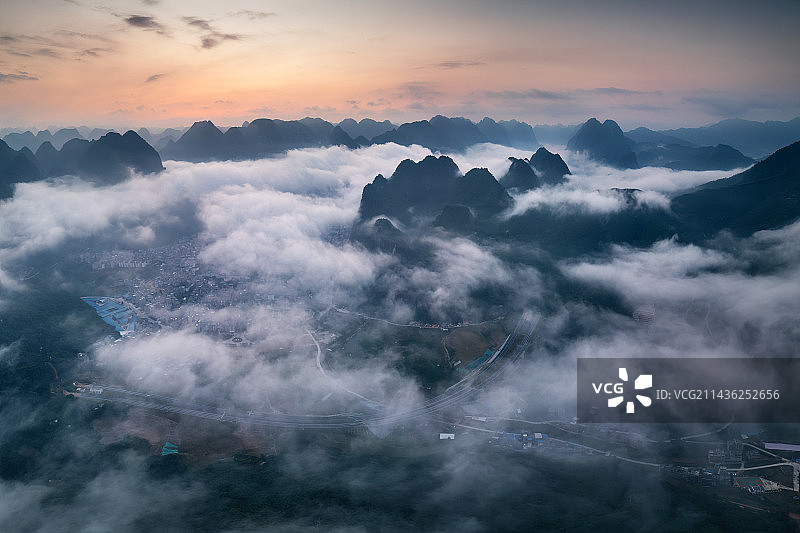 航拍凌云县城日出云山雾海图片素材