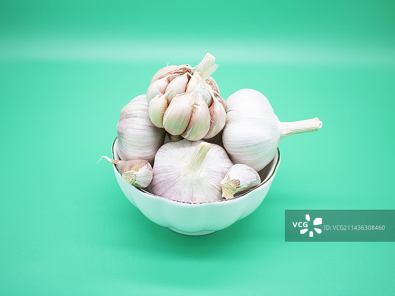 绿色背景上的大蒜图片素材
