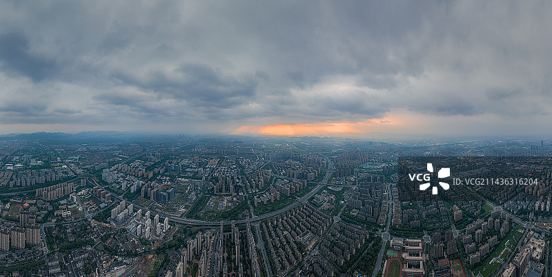 杭州西湖区三墩镇城市全景云隙光航拍图片素材