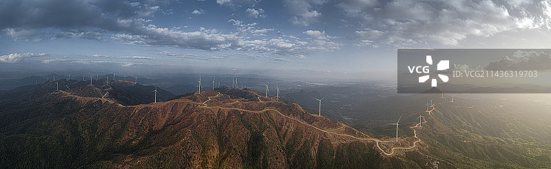 航拍视角下的风力发电站图片素材
