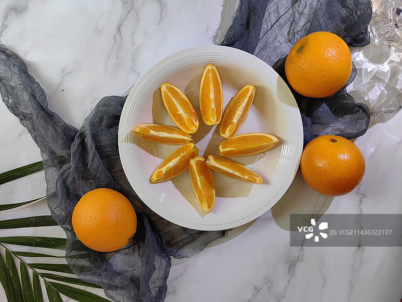 桌子上的橙子图片素材