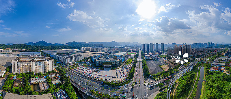 比亚迪大楼，比亚迪有轨电车，深圳坪山图片素材
