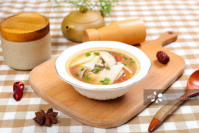 营养美味素食菌菇汤山药香菇汤图片素材