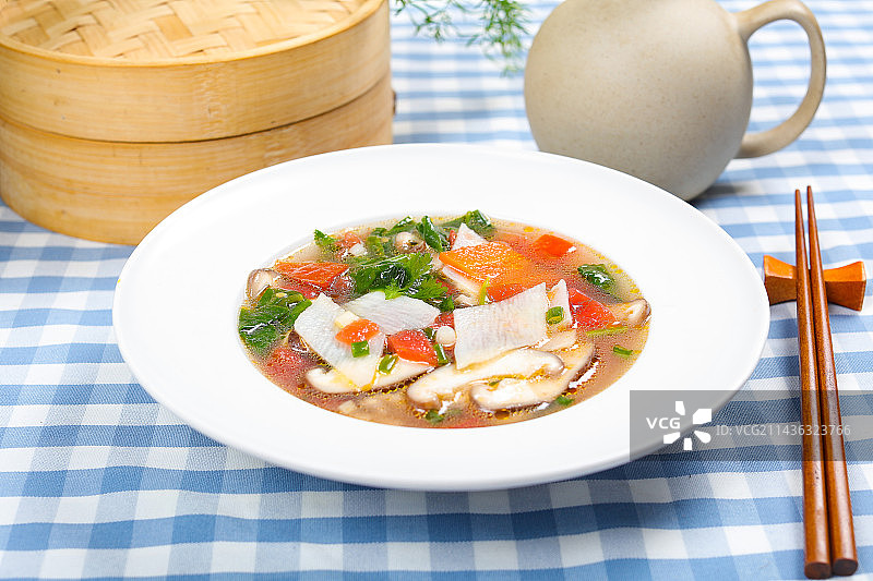 美味特色菜胡萝卜山药香菇汤图片素材