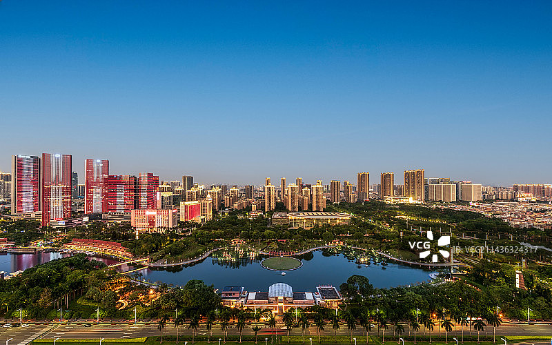佛山南海桂城千灯湖公园 广东金融高新区蓝调夜景   佛山城市天际线图片素材