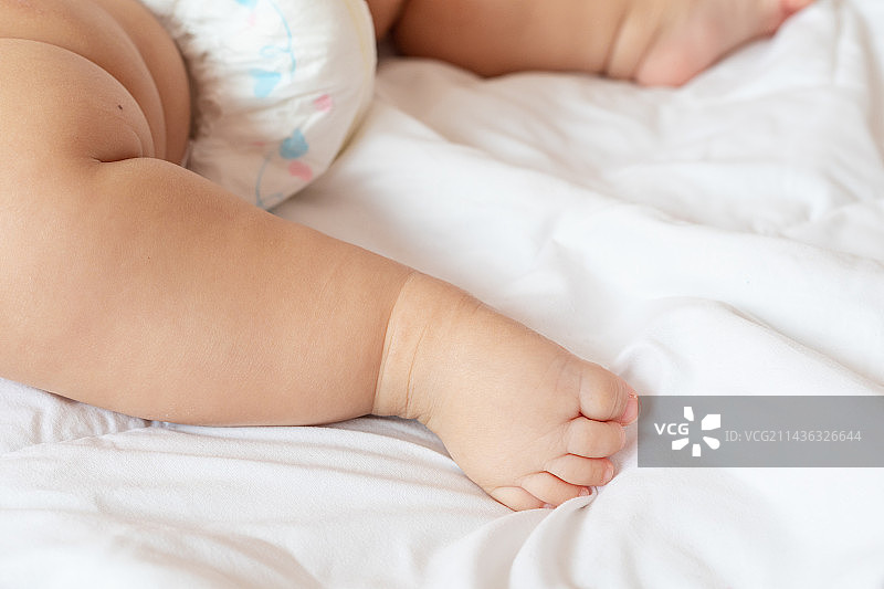 婴儿胖嘟嘟的小脚图片素材