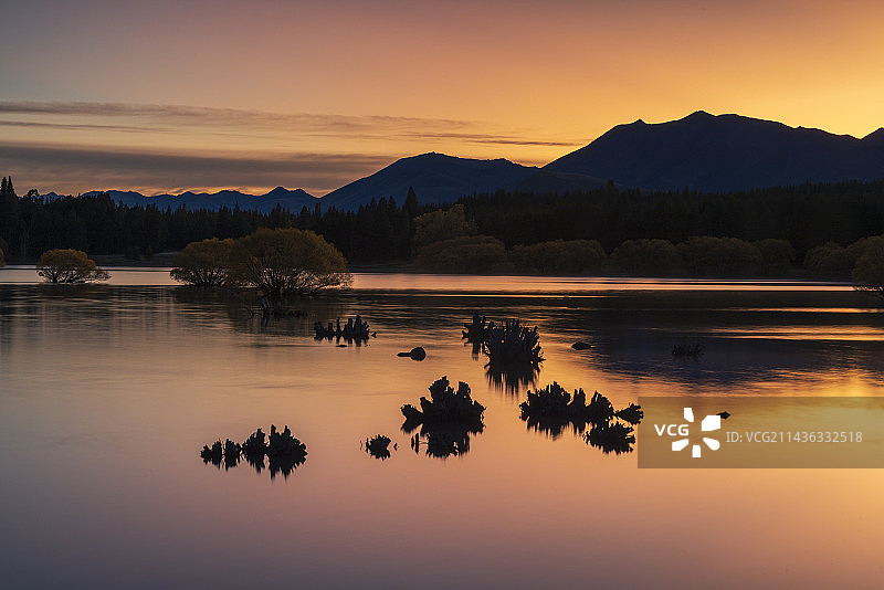 湖泊晨景图片素材