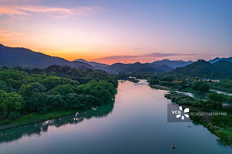 航拍傍晚时分的古堰画乡图片素材