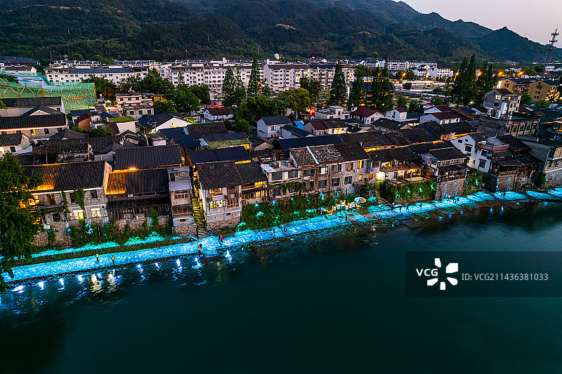 航拍傍晚时分的古堰画乡图片素材