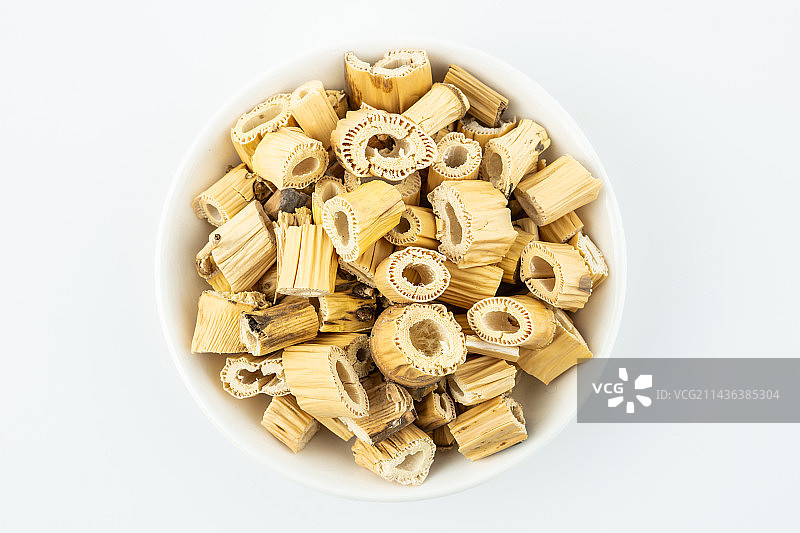 白背景上的中药材芦根图片素材