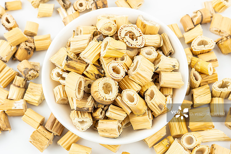 白背景上的中药材芦根图片素材