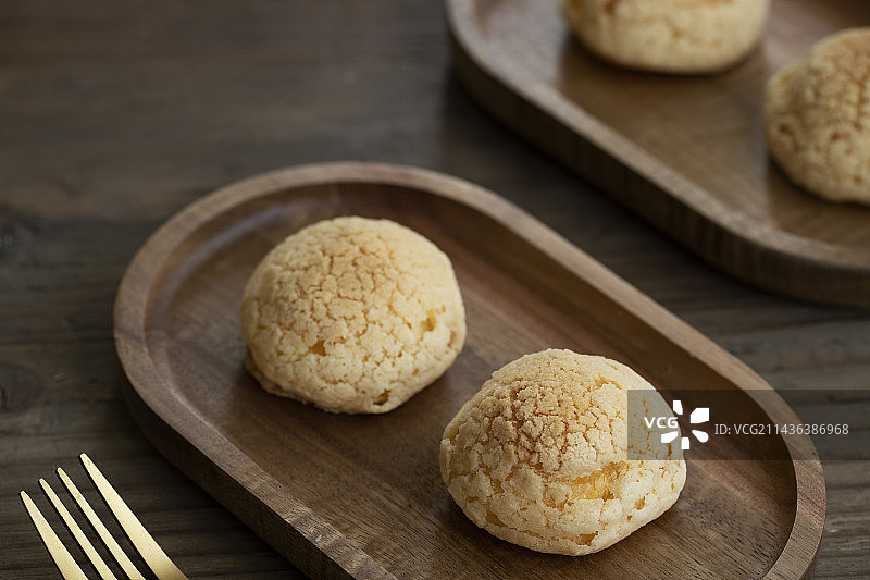 盘子里的泡芙图片素材