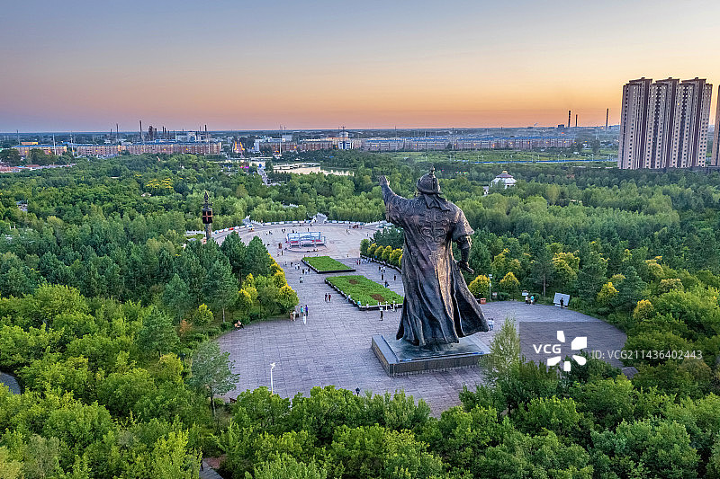 中国吉林松原成吉思汗文化园日落风光图片素材