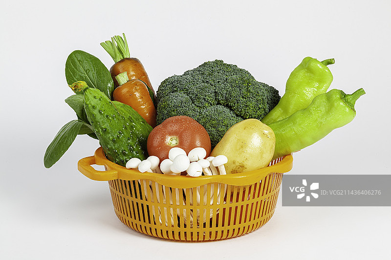 黄色篮子里的蔬菜图片素材