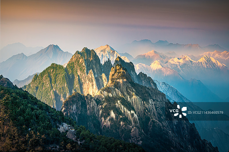 登黄山，天下无山图片素材
