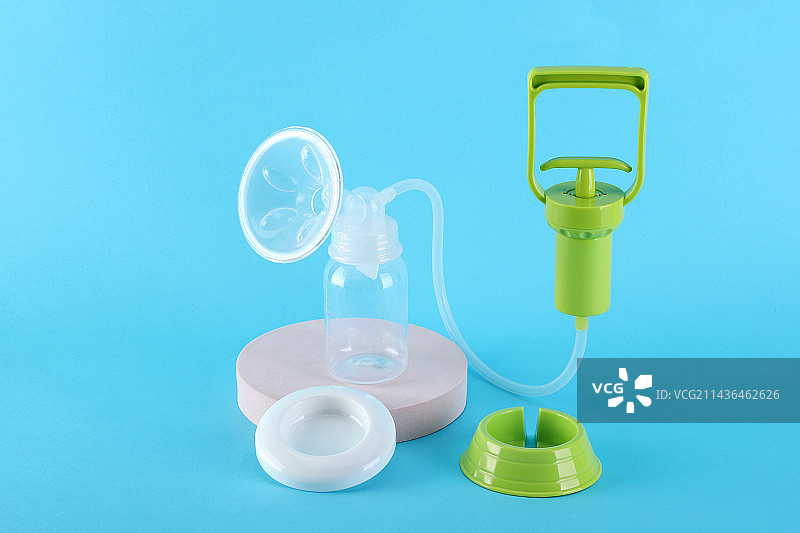 母乳手动吸奶器图片素材
