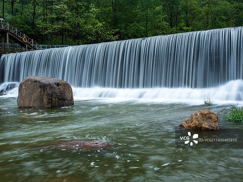 河南省洛阳市新安县青要山 瀑布 溪流 流水图片素材