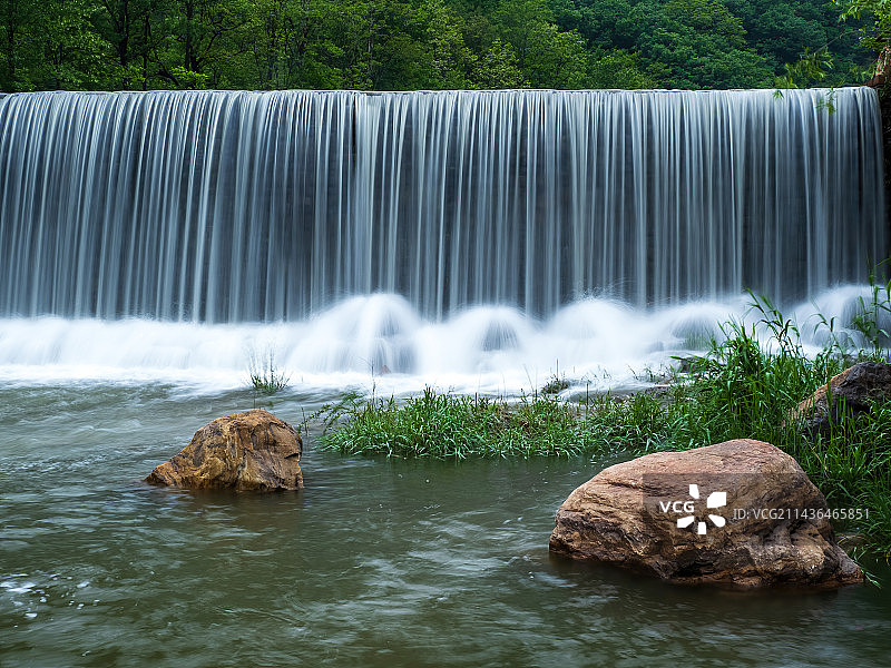 河南省洛阳市新安县青要山 瀑布 溪流 流水图片素材