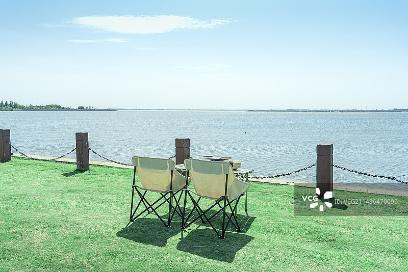 苏州昆山淀山湖，休闲桌椅，露营图片素材