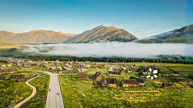 禾木晨雾图片素材