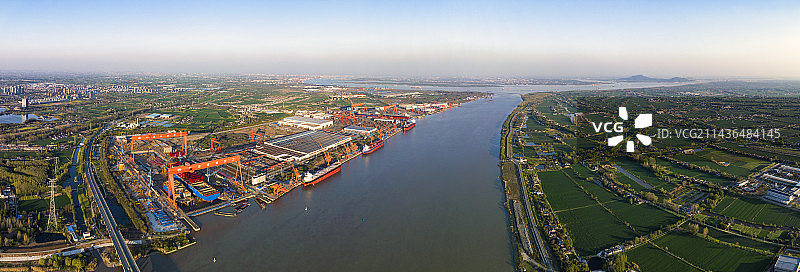 芒稻河汇入长江图片素材