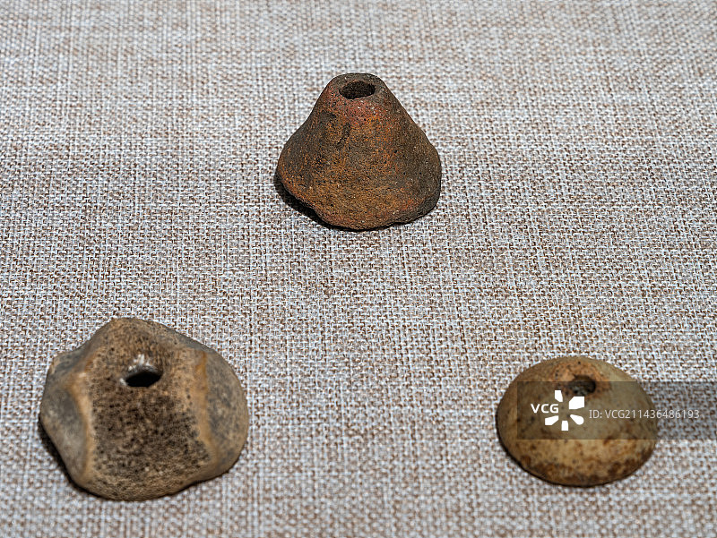 陶 骨纺轮 和静县察吾乎墓地出土 早期铁器时代图片素材