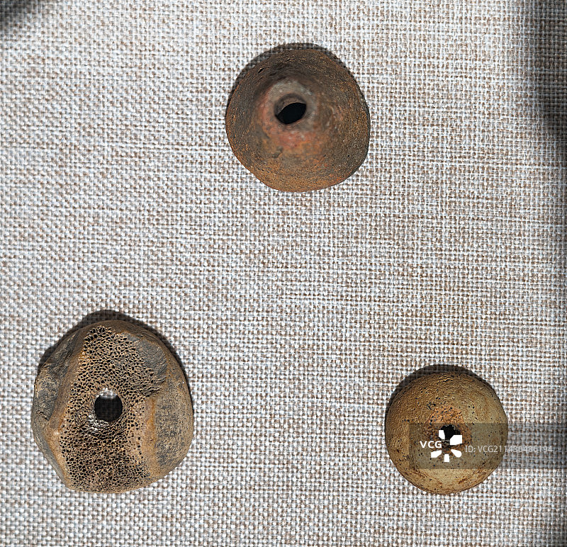 陶 骨纺轮 和静县察吾乎墓地出土 早期铁器时代图片素材
