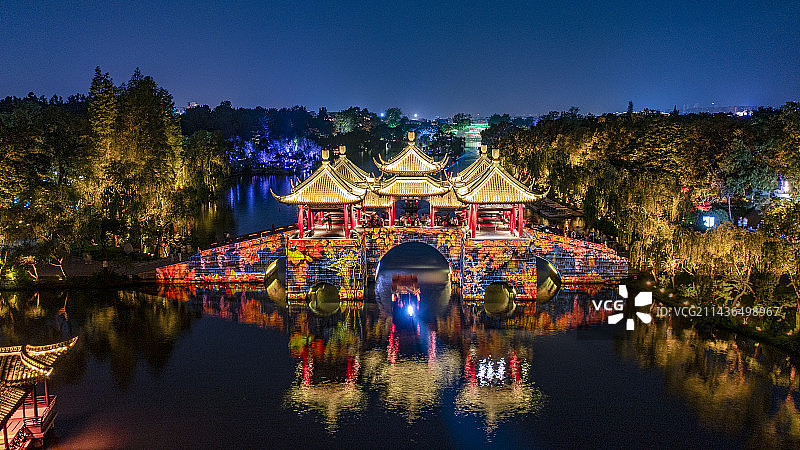 华灯璀璨的瘦西湖，唐诗夜游图片素材