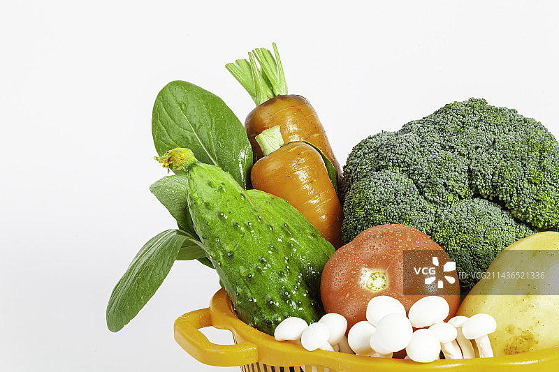 黄色篮子里的蔬菜图片素材