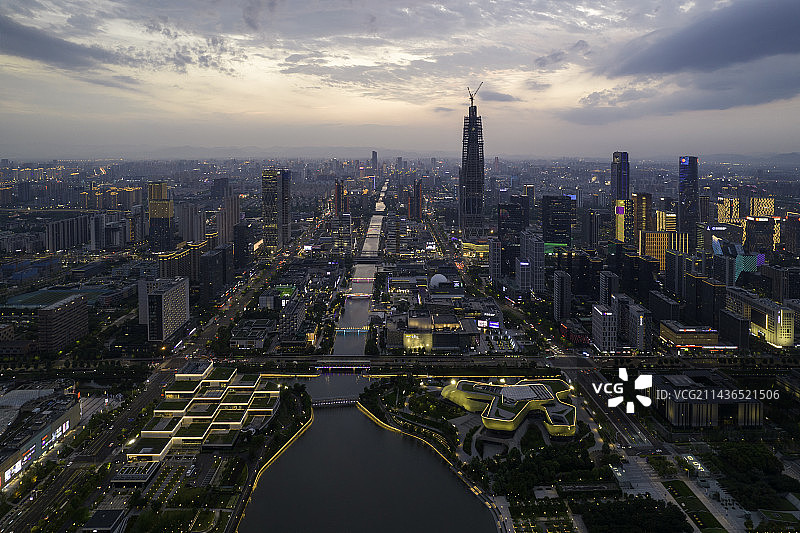 夕阳西下到华灯初上的宁波东部新城图片素材