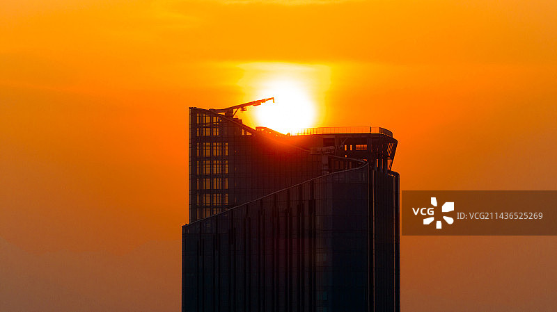 夕阳下的三迪中心图片素材