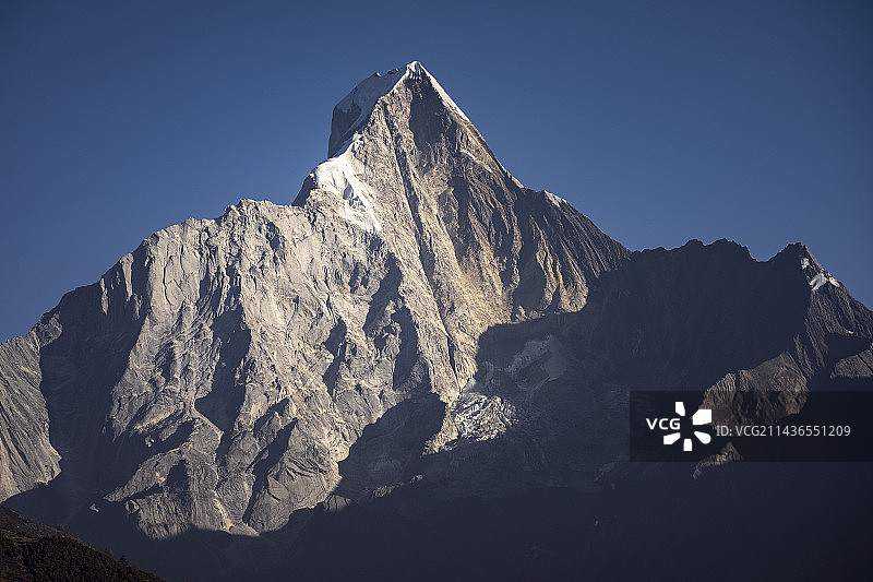中国四川省甘孜州小金县四姑娘山幺妹峰图片素材