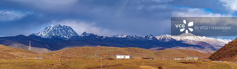 雅拉雪山图片素材