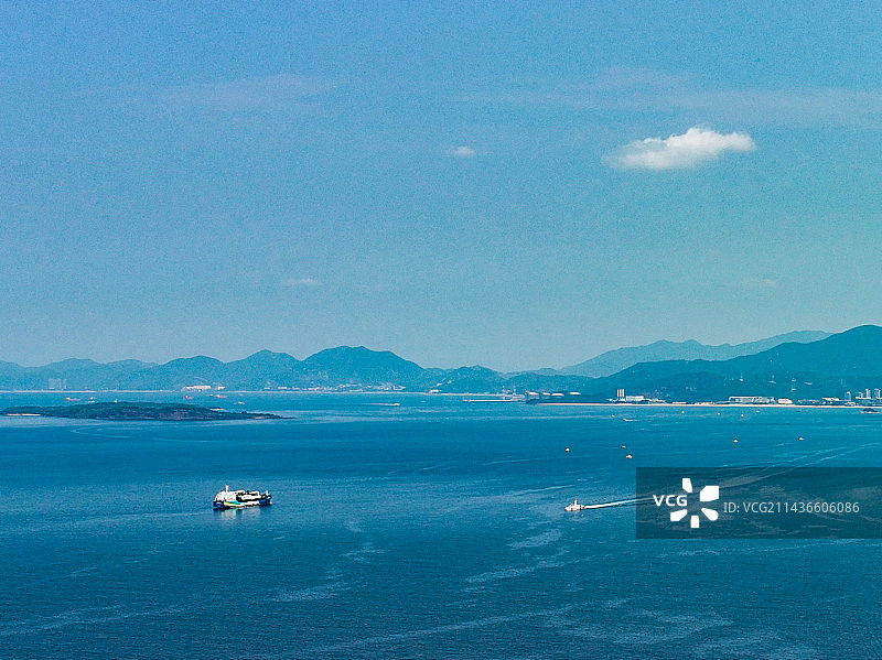 御3长焦拍摄大鹏半岛海面上的船只航拍图片素材