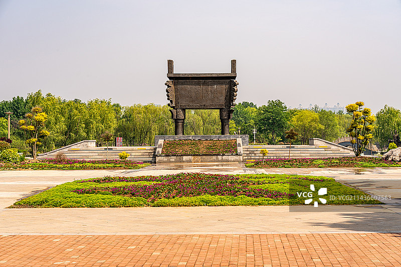 山东济宁太白湖风景区宝鼎广场图片素材
