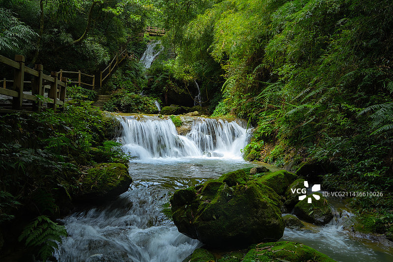 山谷溪流图片素材