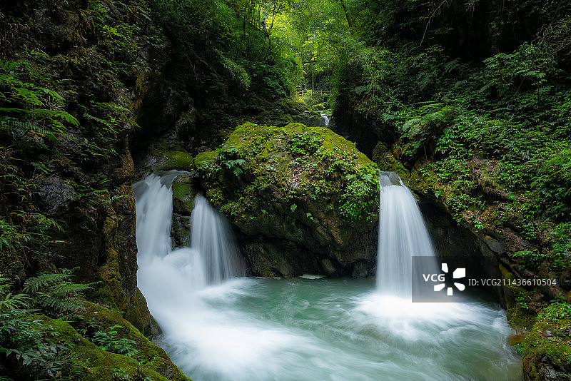 山间溪流图片素材