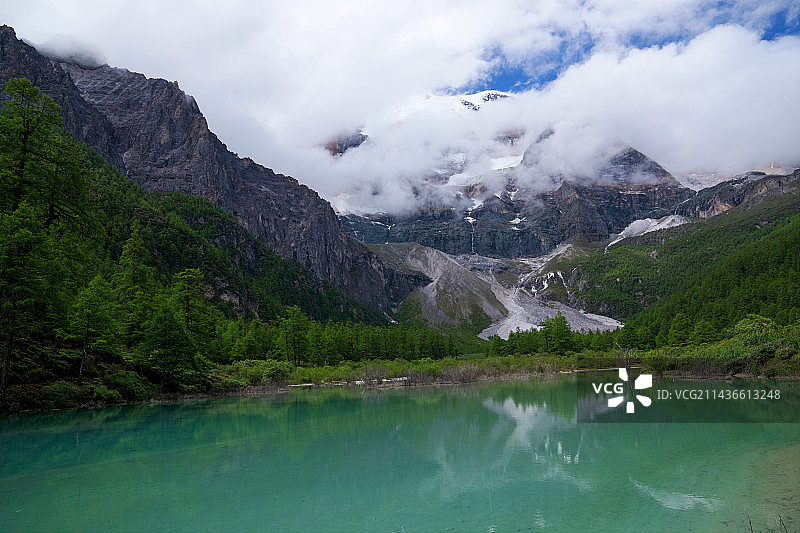四川甘孜稻城亚丁珍珠海风光图片素材