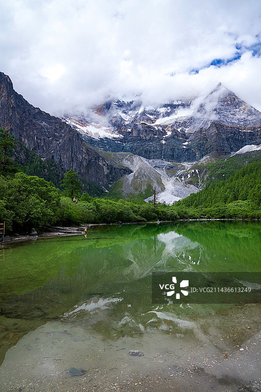 四川甘孜稻城亚丁珍珠海风光图片素材