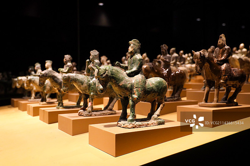 中国山西省大同市大同博物馆北魏司马金龙墓兵马陶俑图片素材