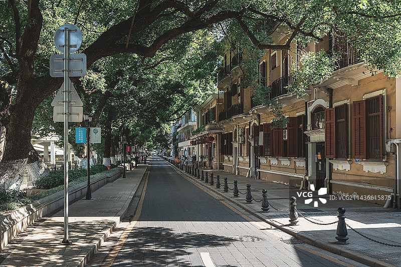 阳光明媚空无一人的广州沙面图片素材