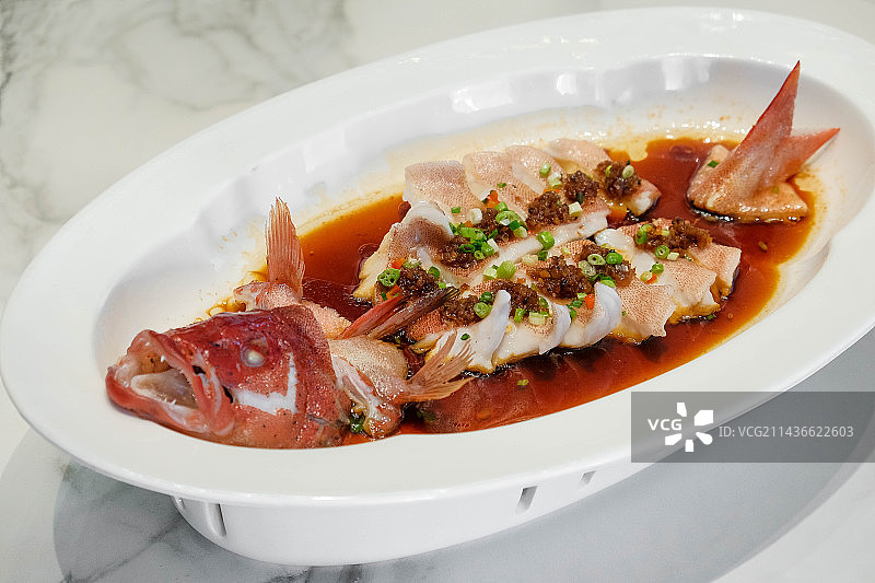 静物美食江浙融合菜清蒸东星斑的不同视角镜头图片素材