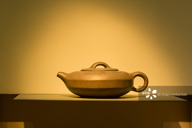 中国江苏南京博物院文物宜兴紫砂壶图片素材