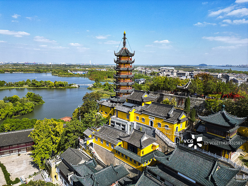 江苏省镇江市金山风景区航拍视角晴天美丽风景图片素材